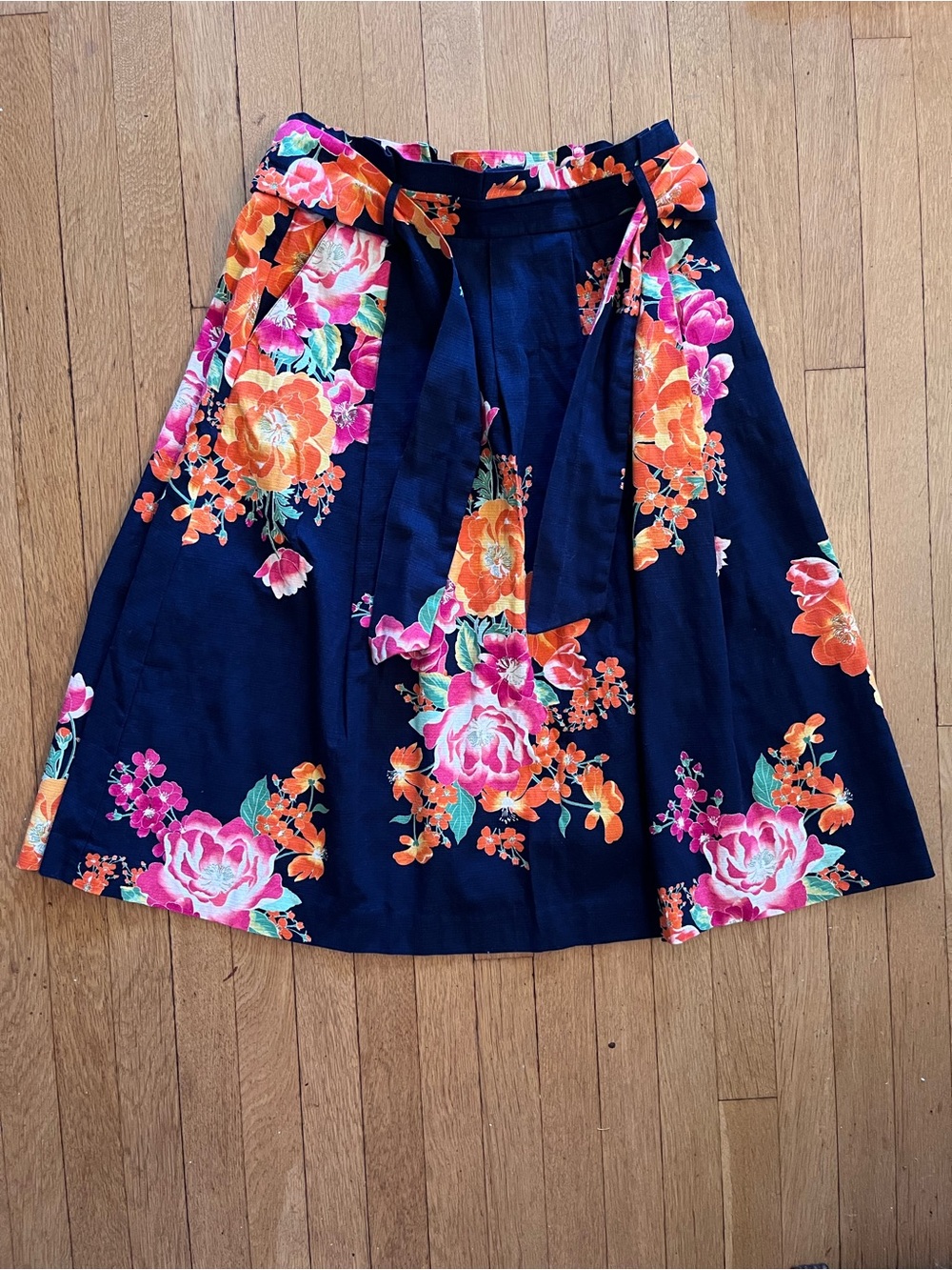 Vintage Eva Mendes Floral Navy A-Line Skirt with Belt